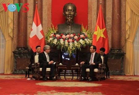 Việt Nam coi trọng củng cố và phát triển quan hệ với Thụy Sỹ - ảnh 1